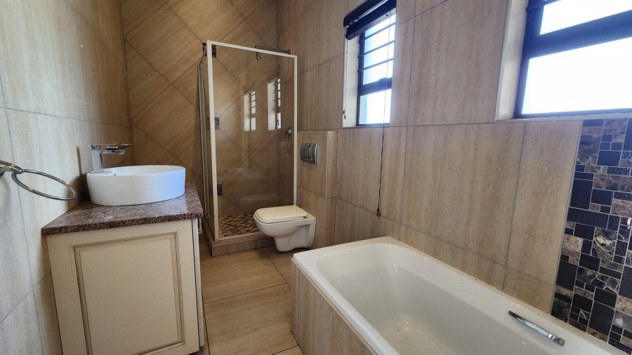 To Let 6 Bedroom Property for Rent in Tuscany Ridge North West